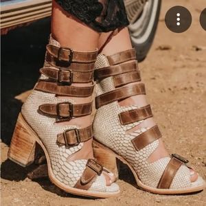 Freebird by Steven "Bond" sandal